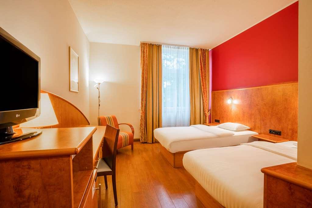 1, 2, Sleep Boardinghouse Unterschleissheim Zentrum Værelse billede