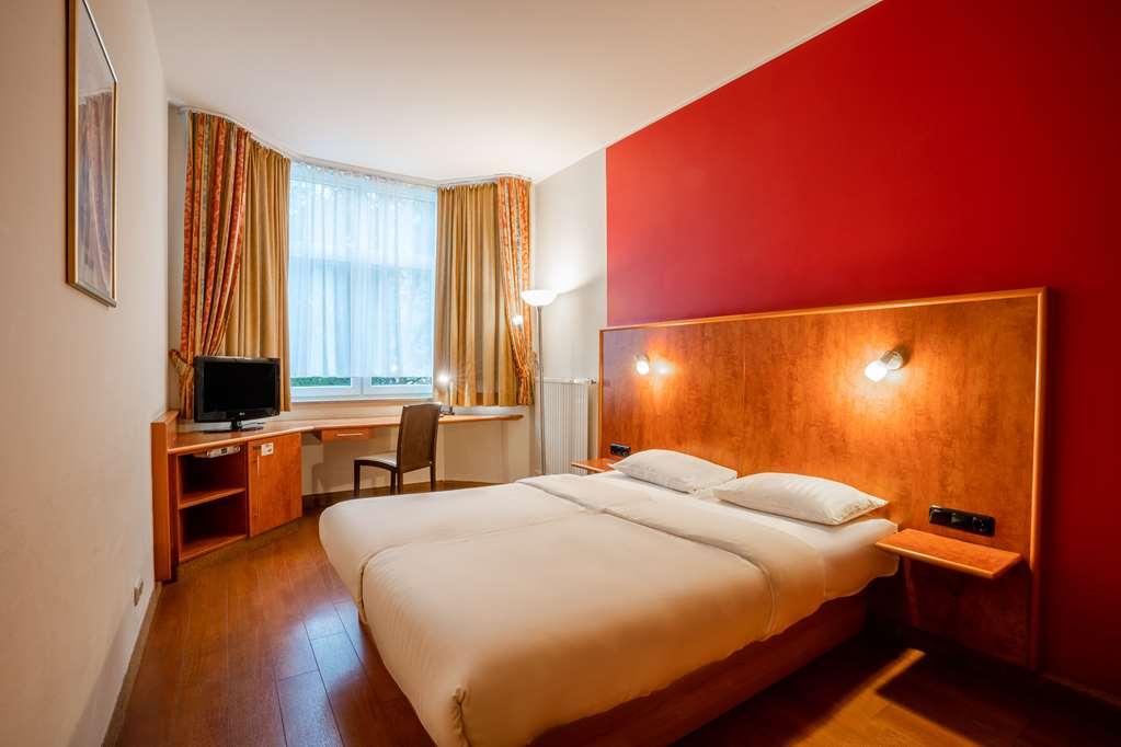 1, 2, Sleep Boardinghouse Unterschleissheim Zentrum Værelse billede
