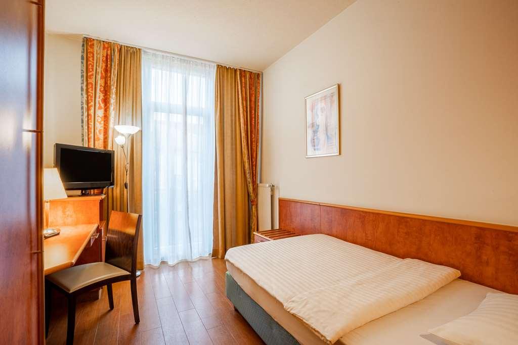 1, 2, Sleep Boardinghouse Unterschleissheim Zentrum Værelse billede