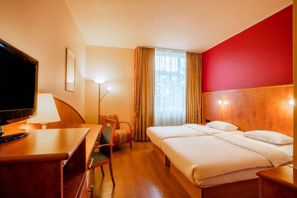1, 2, Sleep Boardinghouse Unterschleissheim Zentrum Værelse billede