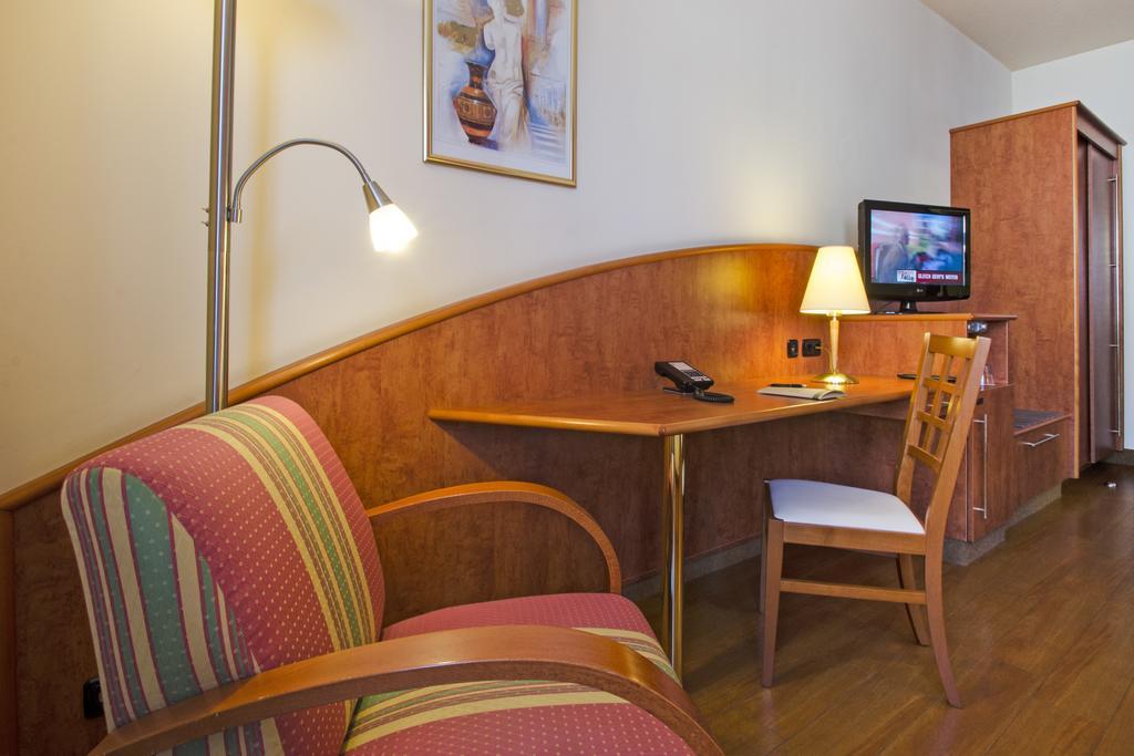 1, 2, Sleep Boardinghouse Unterschleissheim Zentrum Eksteriør billede