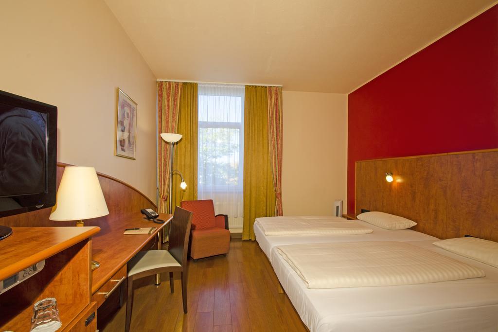 1, 2, Sleep Boardinghouse Unterschleissheim Zentrum Eksteriør billede
