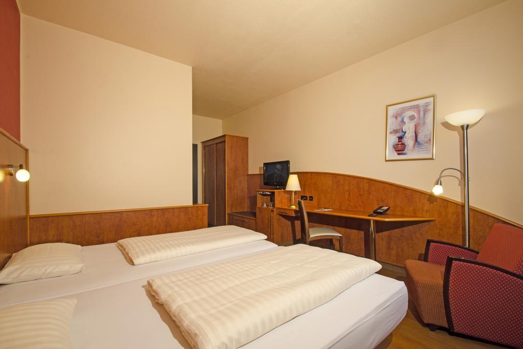 1, 2, Sleep Boardinghouse Unterschleissheim Zentrum Eksteriør billede